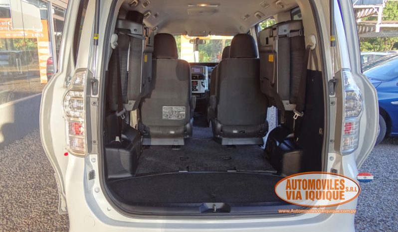 
								TOYOTA VOXY AÑO 2010 full									