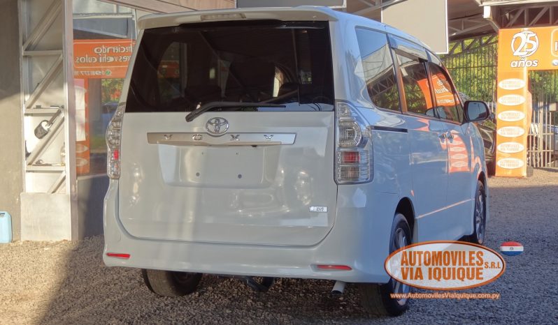 
								TOYOTA VOXY AÑO 2010 full									