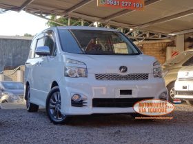 TOYOTA VOXY AÑO 2010
