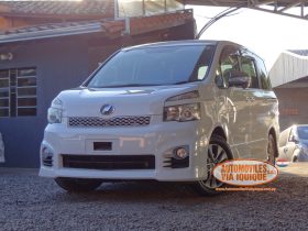 TOYOTA VOXY AÑO 2010