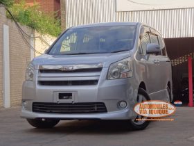 TOYOTA NOAH AÑO 2008