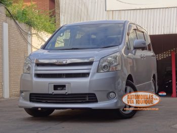 TOYOTA NOAH AÑO 2008