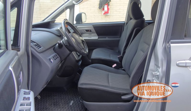 
								TOYOTA NOAH AÑO 2008 full									