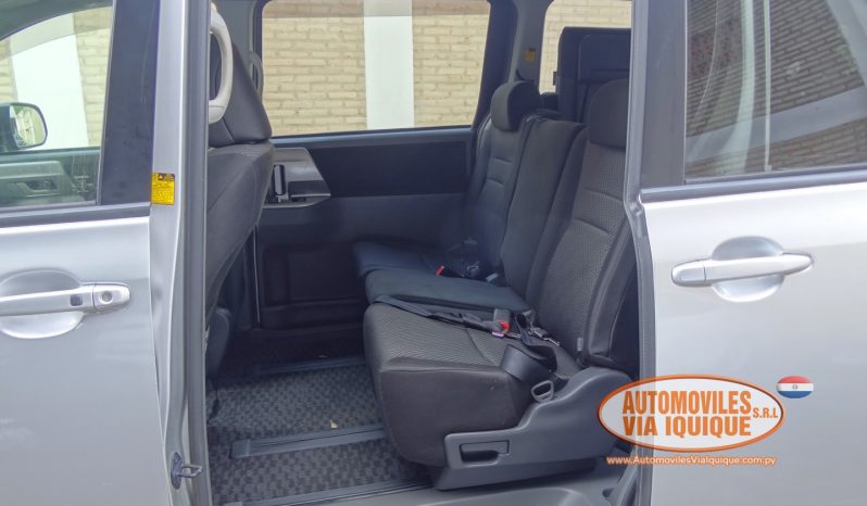 
								TOYOTA NOAH AÑO 2008 full									