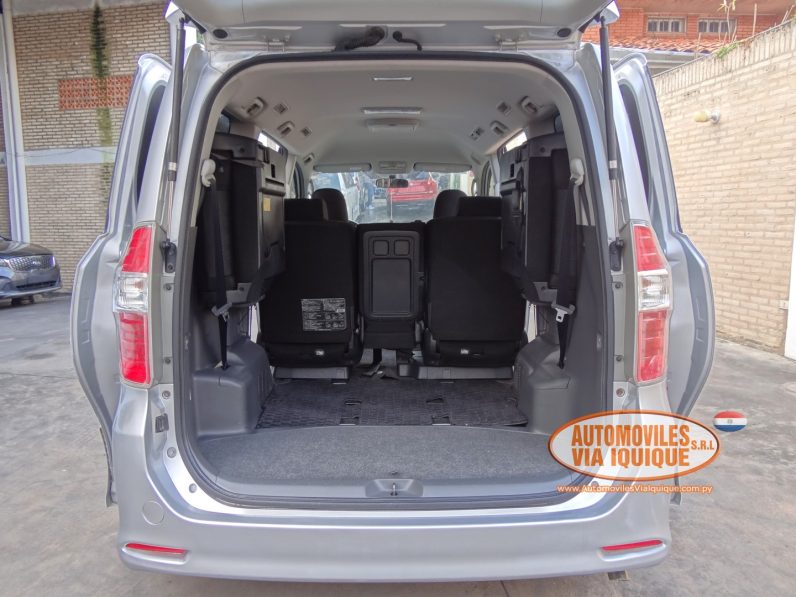 
								TOYOTA NOAH AÑO 2008 full									
