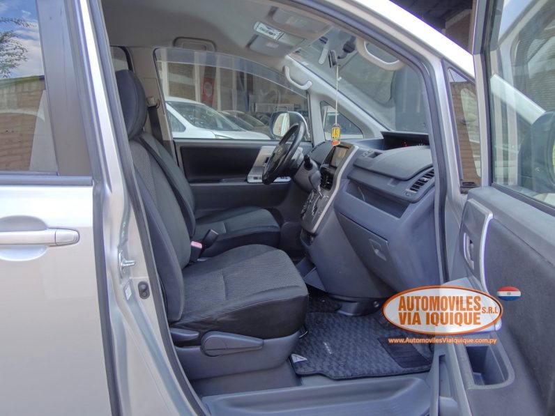 
								TOYOTA NOAH AÑO 2008 full									