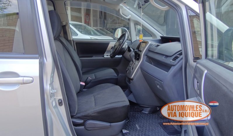 
								TOYOTA NOAH AÑO 2008 full									