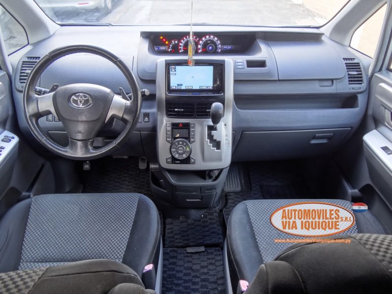 
								TOYOTA NOAH AÑO 2008 full									