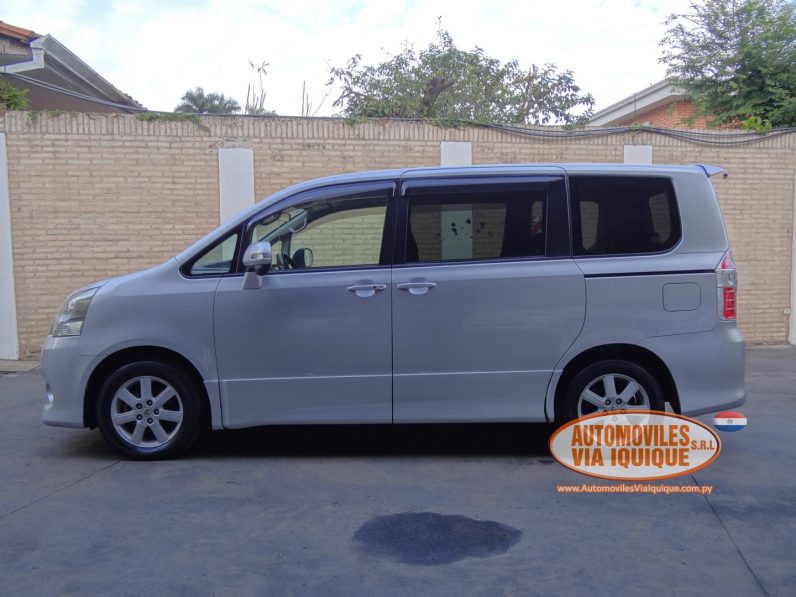 
								TOYOTA NOAH AÑO 2008 full									