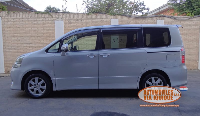 
								TOYOTA NOAH AÑO 2008 full									