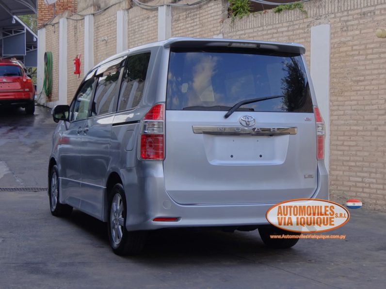 
								TOYOTA NOAH AÑO 2008 full									