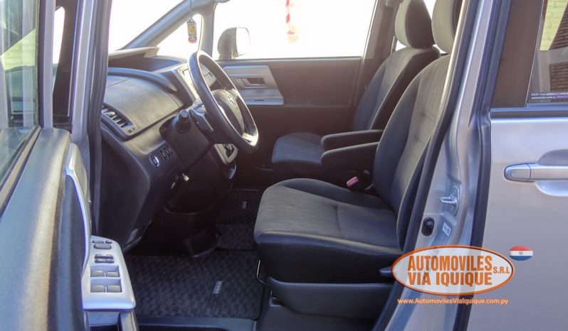 
								TOYOTA NOAH AÑO 2010 full									