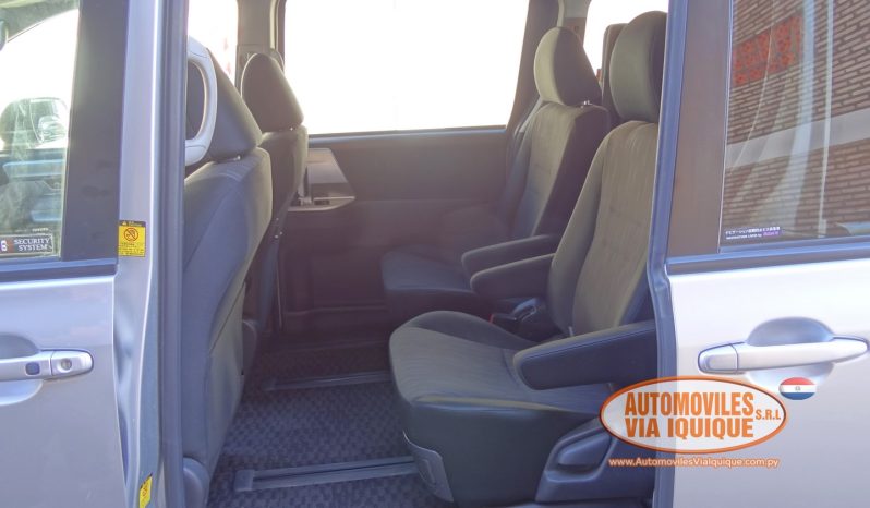 
								TOYOTA NOAH AÑO 2010 full									