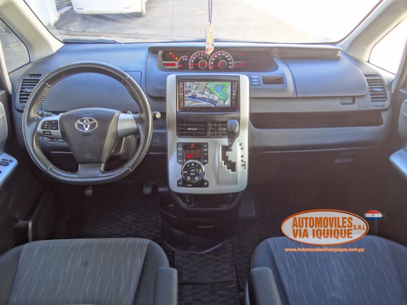 
								TOYOTA NOAH AÑO 2010 full									