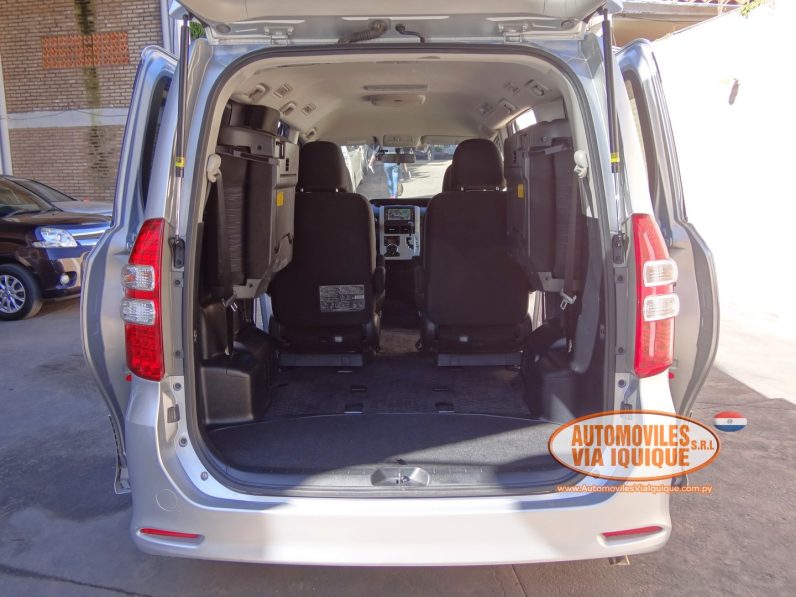 
								TOYOTA NOAH AÑO 2010 full									