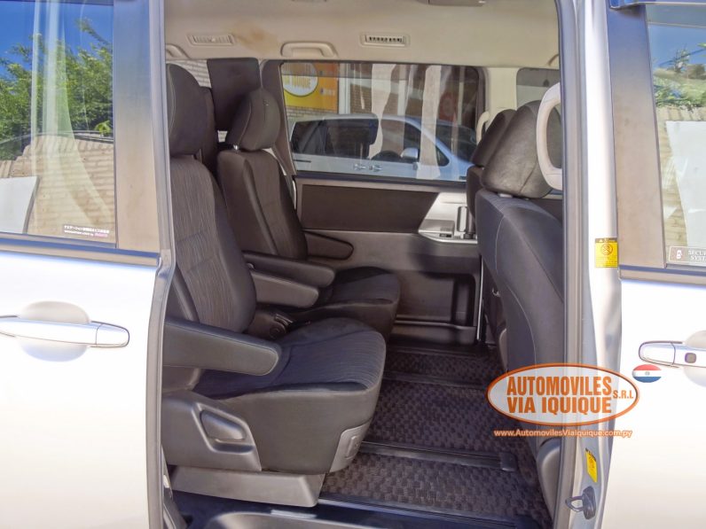 
								TOYOTA NOAH AÑO 2010 full									