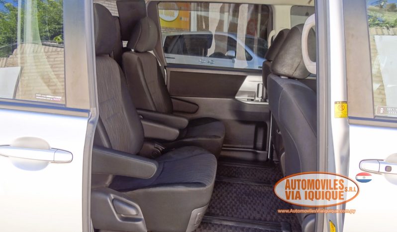 
								TOYOTA NOAH AÑO 2010 full									
