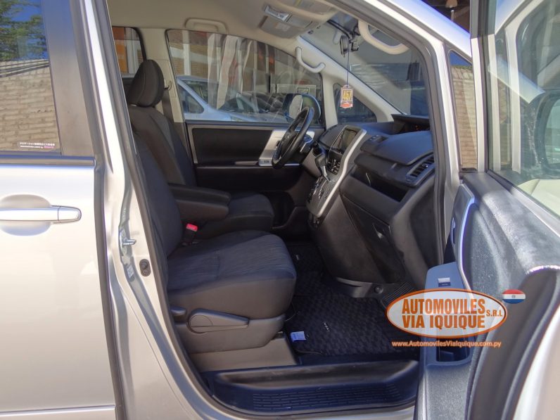 
								TOYOTA NOAH AÑO 2010 full									