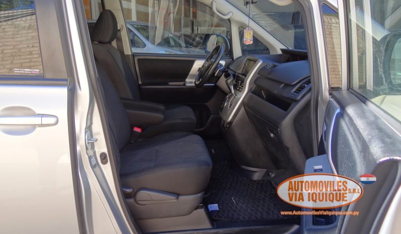 
								TOYOTA NOAH AÑO 2010 full									
