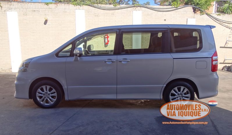 
								TOYOTA NOAH AÑO 2010 full									