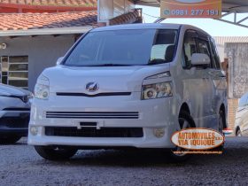 TOYOTA VOXY AÑO 2008
