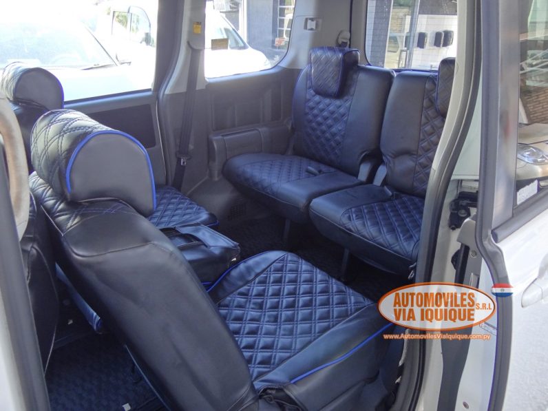 
								TOYOTA VOXY AÑO 2008 full									