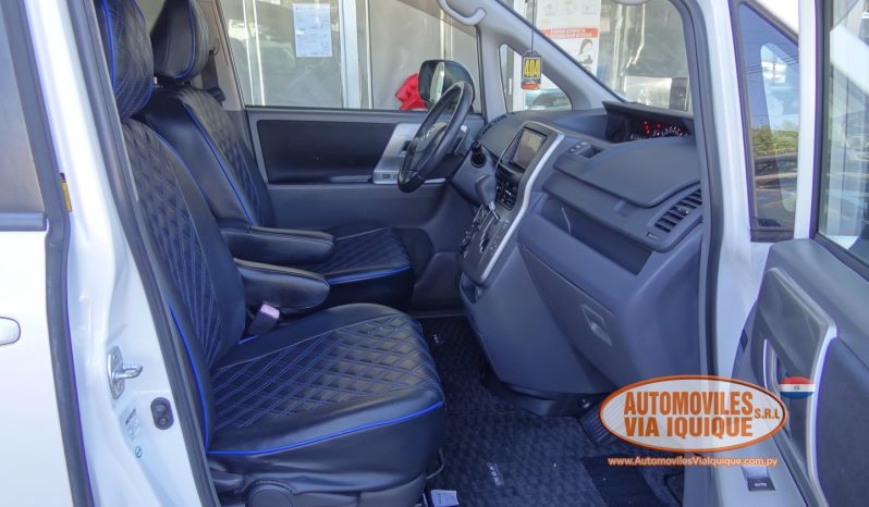 
								TOYOTA VOXY AÑO 2008 full									