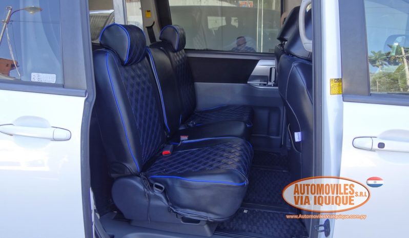 
								TOYOTA VOXY AÑO 2008 full									