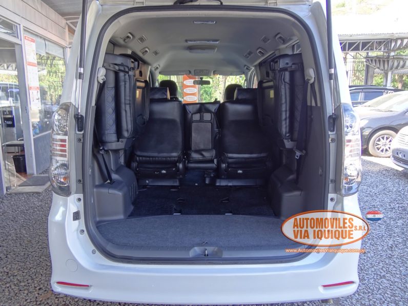 
								TOYOTA VOXY AÑO 2008 full									