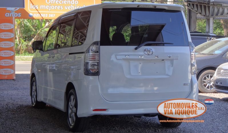 
								TOYOTA VOXY AÑO 2008 full									