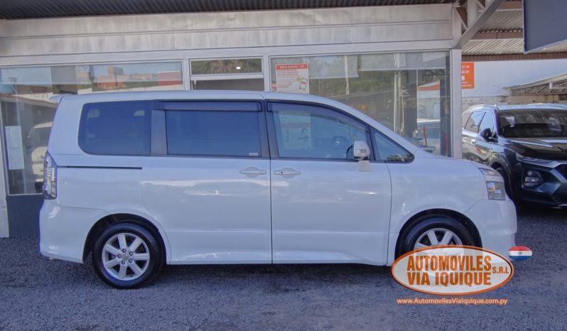 
								TOYOTA VOXY AÑO 2008 full									