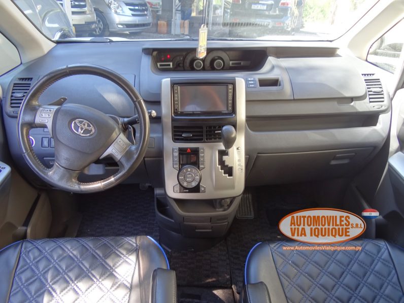 
								TOYOTA VOXY AÑO 2008 full									