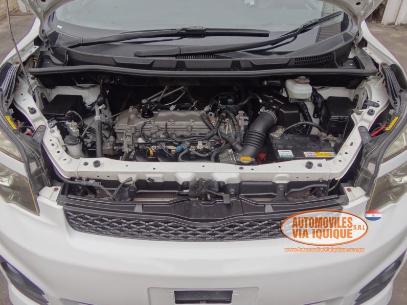 
								TOYOTA VOXY AÑO 2010 full									
