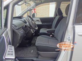 TOYOTA VOXY AÑO 2010