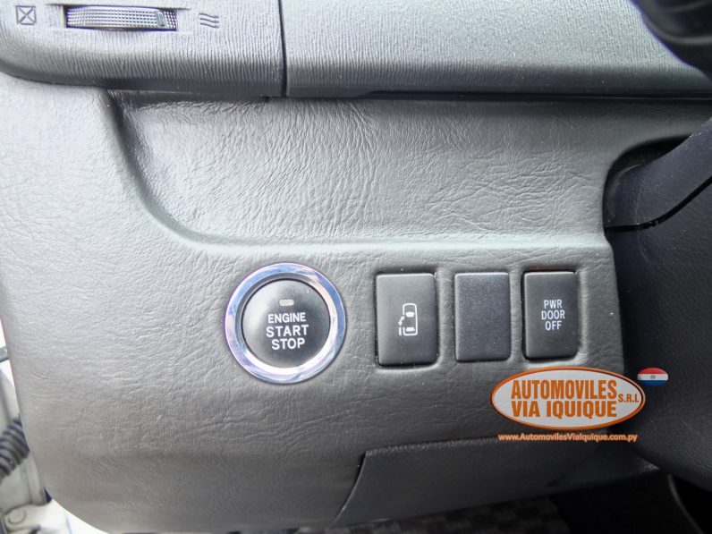 
								TOYOTA VOXY AÑO 2010 full									