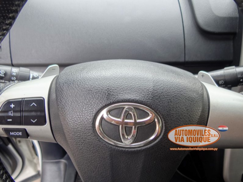 
								TOYOTA VOXY AÑO 2010 full									
