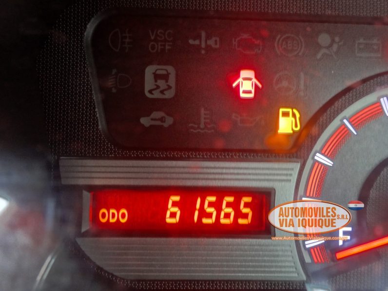
								TOYOTA VOXY AÑO 2010 full									
