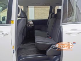 TOYOTA VOXY AÑO 2010