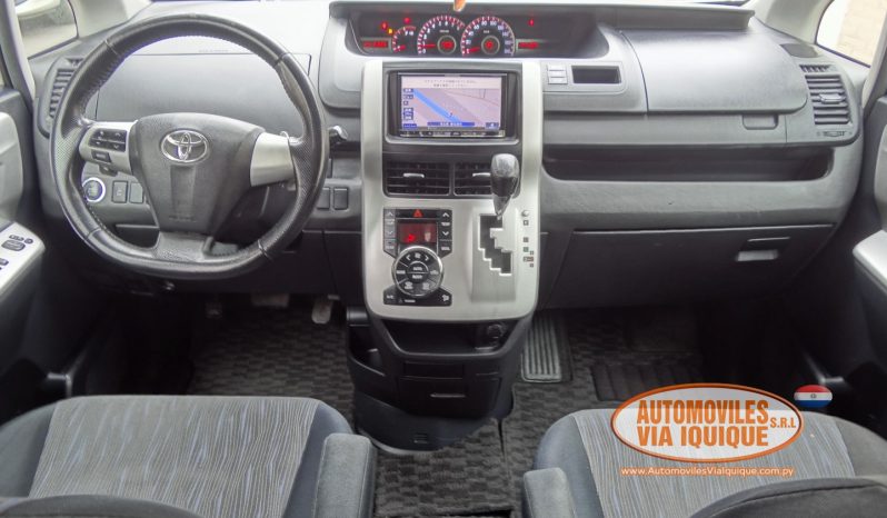 
								TOYOTA VOXY AÑO 2010 full									