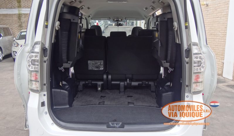 
								TOYOTA VOXY AÑO 2010 full									