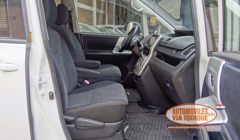 
								TOYOTA VOXY AÑO 2010 full									