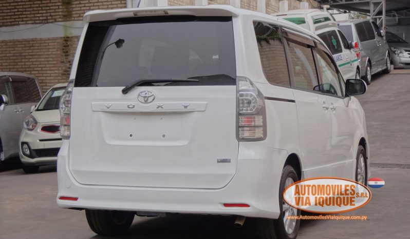 
								TOYOTA VOXY AÑO 2010 full									