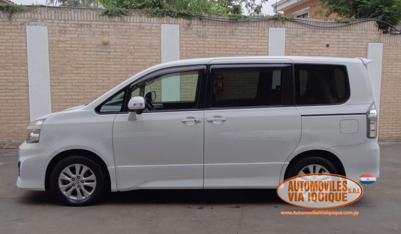 
								TOYOTA VOXY AÑO 2010 full									
