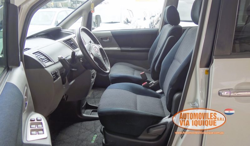 
								TOYOTA VOXY AÑO 2006 full									