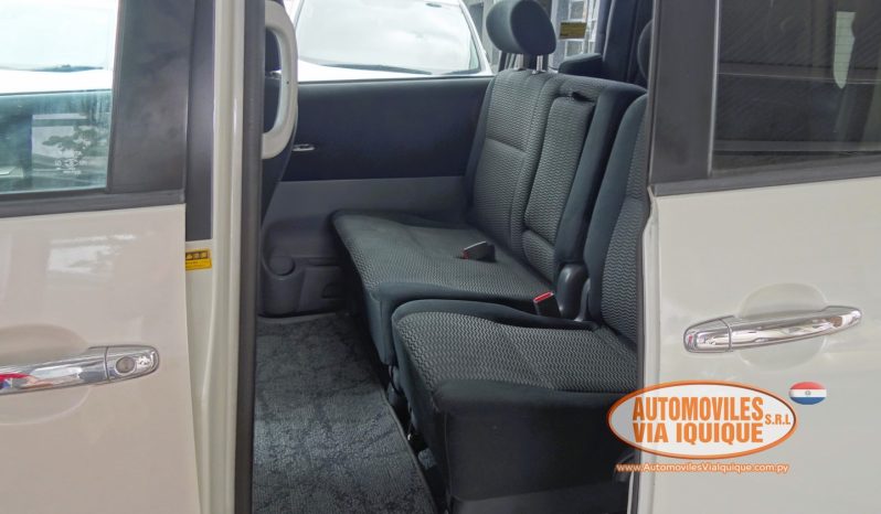 
								TOYOTA VOXY AÑO 2006 full									