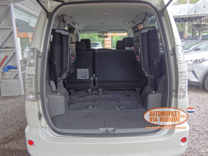 
								TOYOTA VOXY AÑO 2006 full									