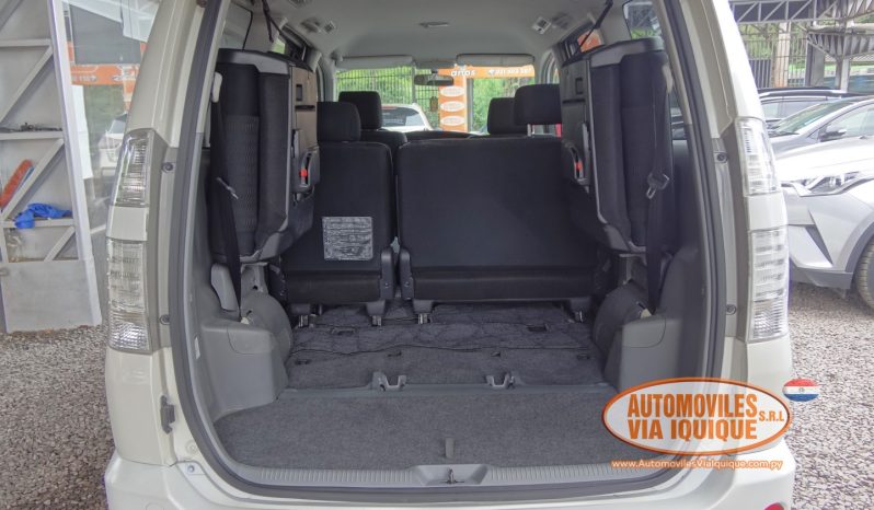 
								TOYOTA VOXY AÑO 2006 full									