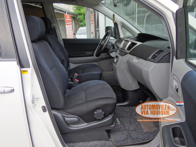 
								TOYOTA VOXY AÑO 2006 full									
