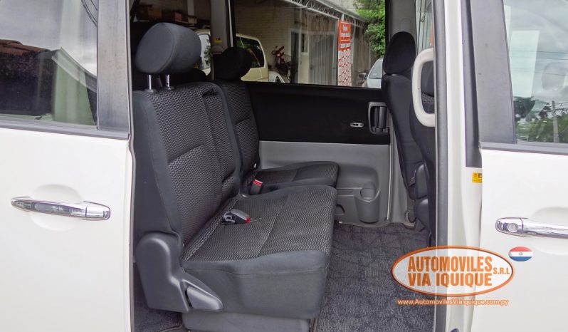 
								TOYOTA VOXY AÑO 2006 full									