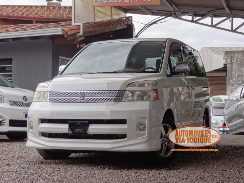 
								TOYOTA VOXY AÑO 2006 full									